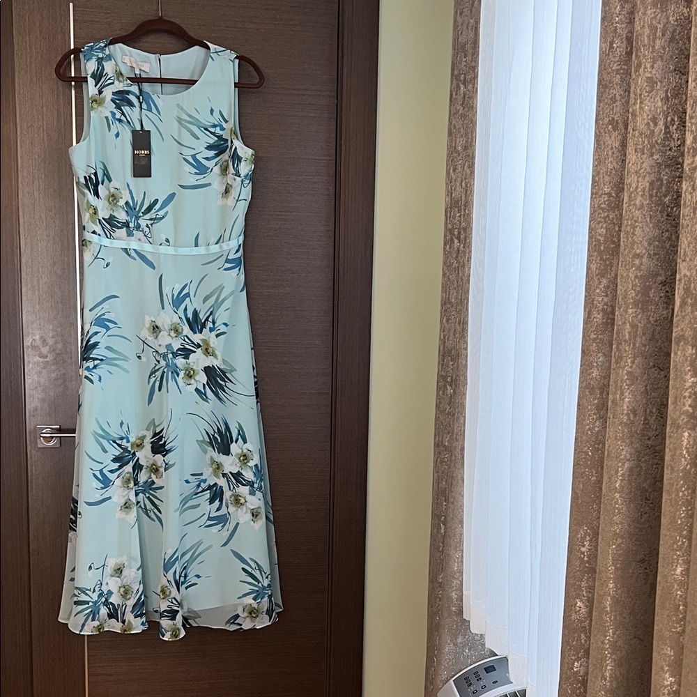 Hobbs London Elegant Floral Midi Dress in Blue